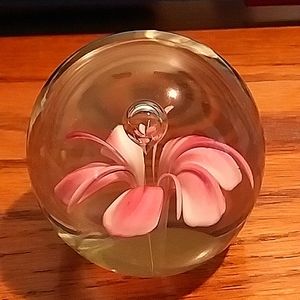 VINTAGE PAPER WEIGHT.